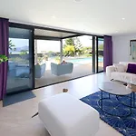 Amazing Puerto Del Carmen 4 Bedrooms Seaside Private Pool And Stunning Mountain Views Lanzarote 빌라 티아즈