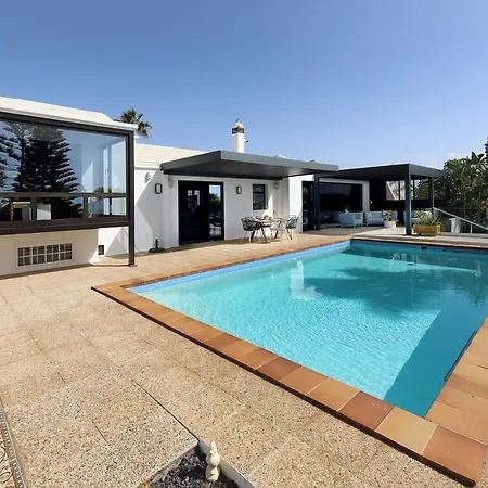 Amazing Puerto Del Carmen 4 Bedrooms Seaside Private Pool * 티아즈