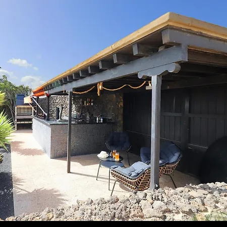 Amazing Puerto Del Carmen 4 Bedrooms Seaside Private Pool * 티아즈