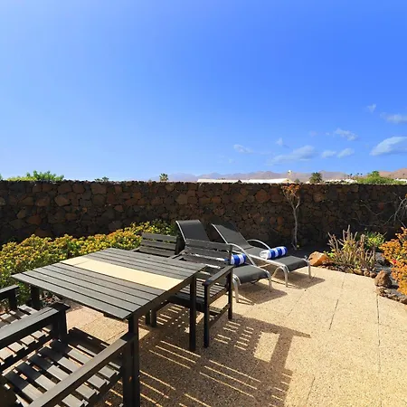 Amazing Puerto Del Carmen 4 Bedrooms Seaside Private Pool And Stunning Mountain Views Lanzarote * 티아즈