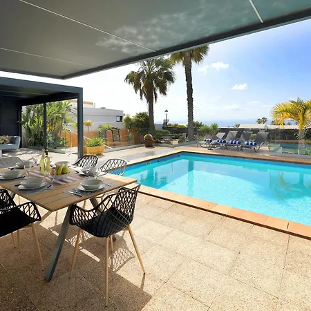 Amazing Puerto Del Carmen 4 Bedrooms Seaside Private Pool And Stunning Mountain Views Lanzarote 빌라 티아즈