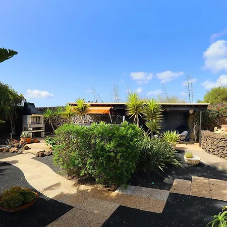 빌라 Amazing Puerto Del Carmen 4 Bedrooms Seaside Private Pool And Stunning Mountain Views Lanzarote *