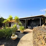 Villa Amazing Puerto Del Carmen 4 Bedrooms Seaside Private Pool And Stunning Mountain Views Lanzarote