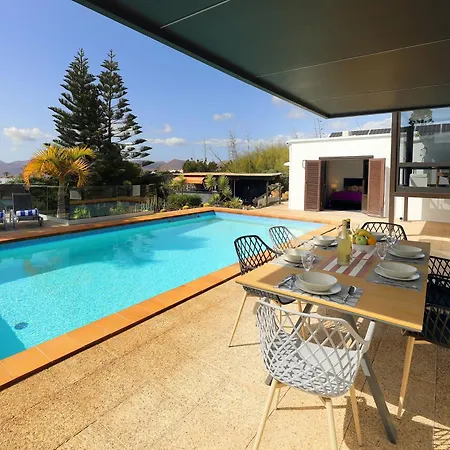 Villa Amazing Puerto Del Carmen 4 Bedrooms Seaside Private Pool And Stunning Mountain Views Lanzarote