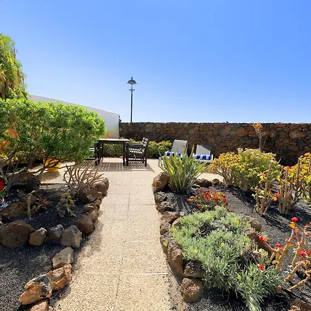 Villa Amazing Puerto Del Carmen 4 Bedrooms Seaside Private Pool And Stunning Mountain Views Lanzarote Tías